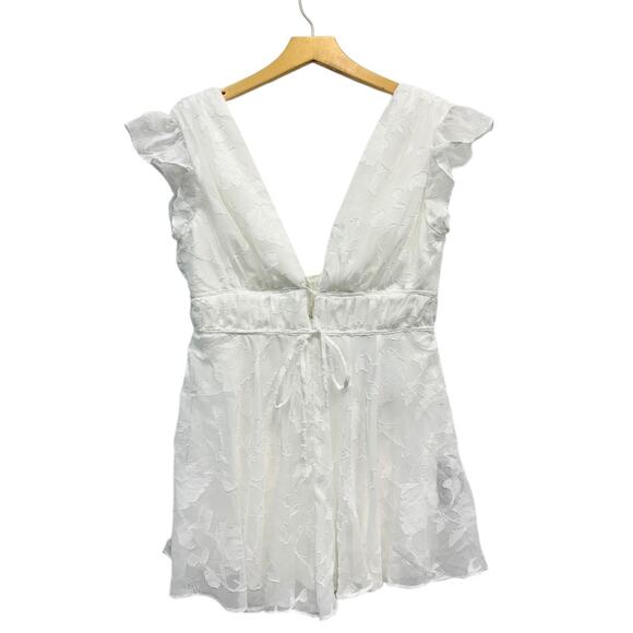 Lulus All About The Flowers White Burnout Floral Ruffled Romper size Large NWT - Picture 2 of 5